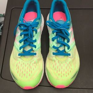 Kids new balance tennis shoes!!